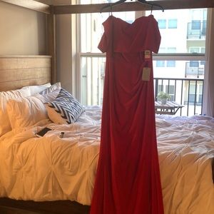 Vince Camuto Over the Shoulder Gown